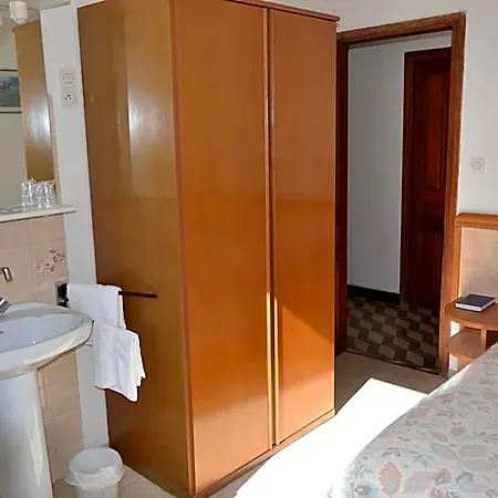 Aitone Hotel 2*