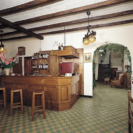 Szálloda Aitone 2*
