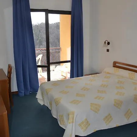 Szálloda Aitone 2*