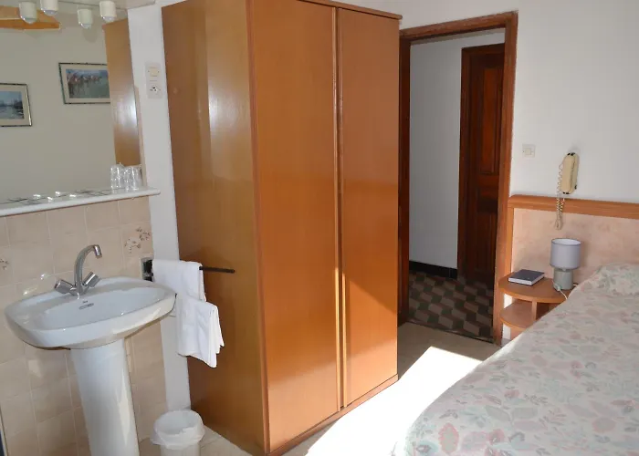 Aitone Szálloda